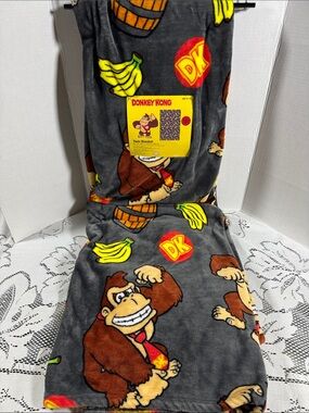 Donkey Kong Gray Twin Size Plush Blanket DK Bananas Barrels Nintendo 60”x90”